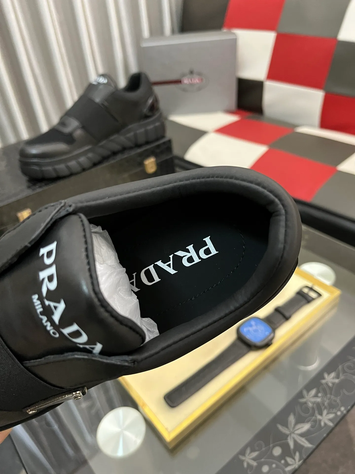Men's shoes 💰: 560⌚⌚ high version. High-quality new PRADA counters are launched simultaneously. The new men's shoes and 😘 fabrics are selected from first-layer cowhide. Lining: Imported cowhide leather lining. 👍🏿High-end☄️Open-molded non-slip rubber outsole, exquisite lines, simple and elegant, comfortable and high-end for leisure travel. Number of yards: 38 to 44. (Can be customized for 45 non-refundable)